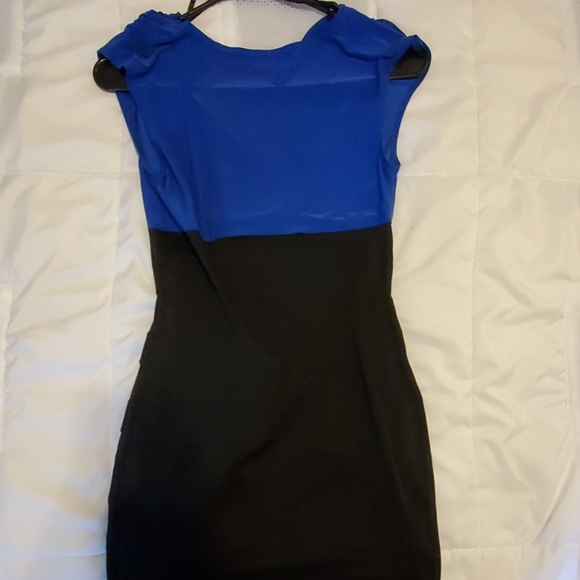 Dress - Picture 4 of 4